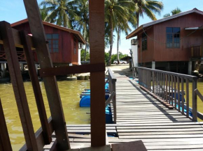 Flooting House